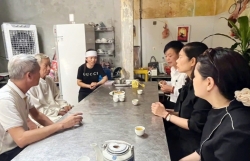 Thăm hỏi, chia sẻ mất mát với gia đình nạn nhân vụ lật tàu