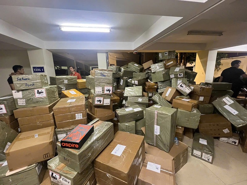 Triệt phá đường dây buôn thuốc lá điện tử, bắt 14 đối tượng
