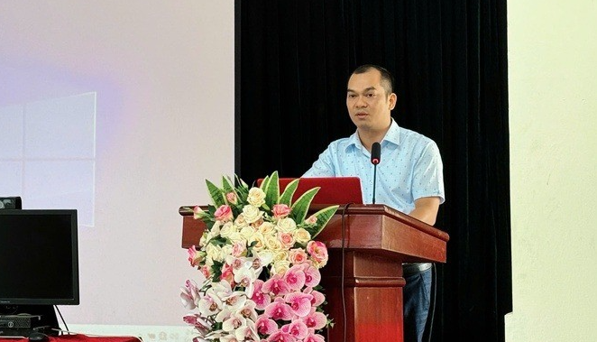 Đồng chí Phạm Hữu Huy - Phó Trưởng Phòng Kinh tế triển khai kế hoạch  thực hiện phong trào thi đua Sáng - Xanh - Sạch - Đẹp