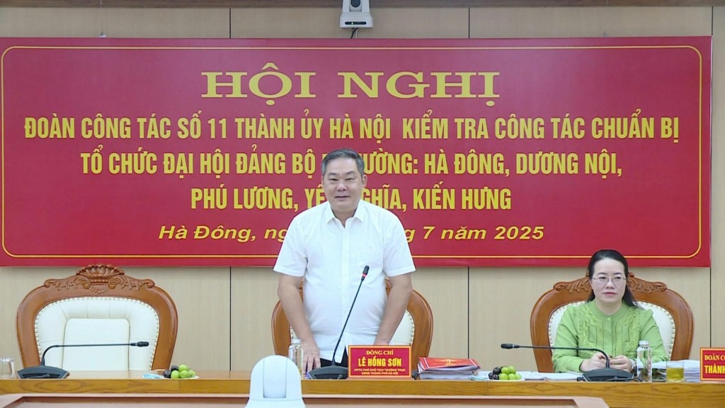 Ủy viên Ban Thường vụ Thành ủy, Phó Bí thư Thường trực Đảng ủy UBND thành phố Hà Nội, Phó Chủ tịch Thường trực UBND thành phố Hà Nội Lê Hồng Sơn 