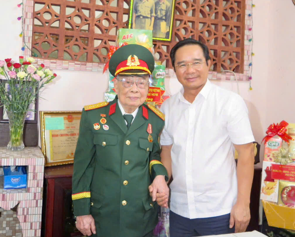 Chủ tịch UBND TP HCM Nguyễn Văn Được thăm hỏi ông Trần Thăng Phúc