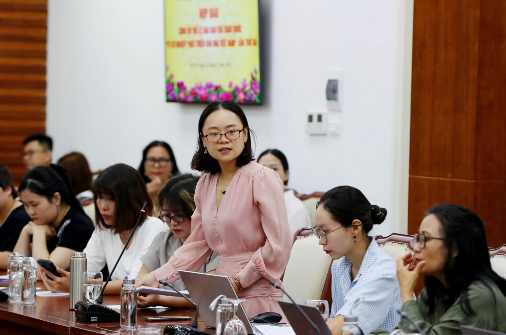 Phóng viên đặt câu hỏi tại buổi họp báo công bố thể lệ Giải Báo chí toàn quốc “Vì sự nghiệp phát triển Văn hóa Việt Nam” lần thứ Ba