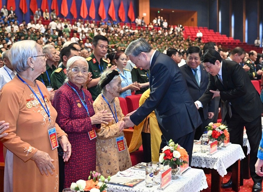 Tổng Bí thư Tô Lâm cùng các đồng chí lãnh đạo Đảng, Nhà nước tham dự buổi gặp mặt.