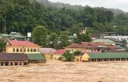 Nghệ An: Hơn 7.000 hộ sơ tán tránh lũ, nhiều tuyến đường bị chia cắt