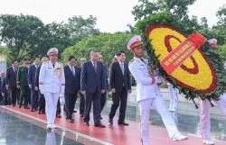 Lãnh đạo Đảng, Nhà nước và TP tưởng niệm các anh hùng liệt sĩ