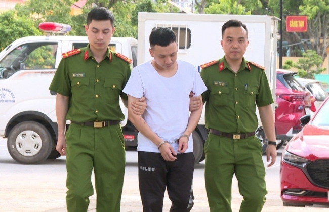 Kỳ 3: Từ quán bar đến đại bản doanh “thần đèn”