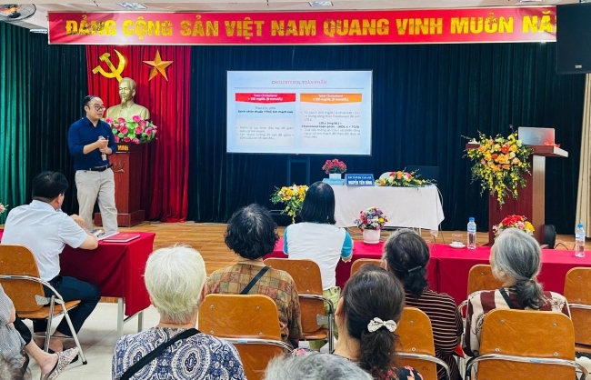Hội LHPN Ngọc Hà tổ chức tư vấn chăm sóc sức khỏe gia đình chính sách