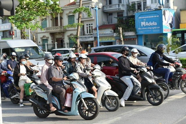 Hà Nội đề xuất nhiều chính sách cụ thể hỗ trợ người dân chuyển đổi xe điện. 