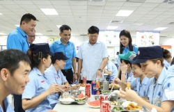 Hơn 4.000 công nhân đầm ấm bên "Bữa cơm Công đoàn"