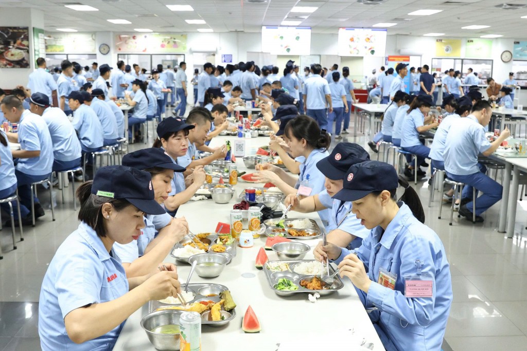 Hơn 4.000 công nhân đầm ấm bên 