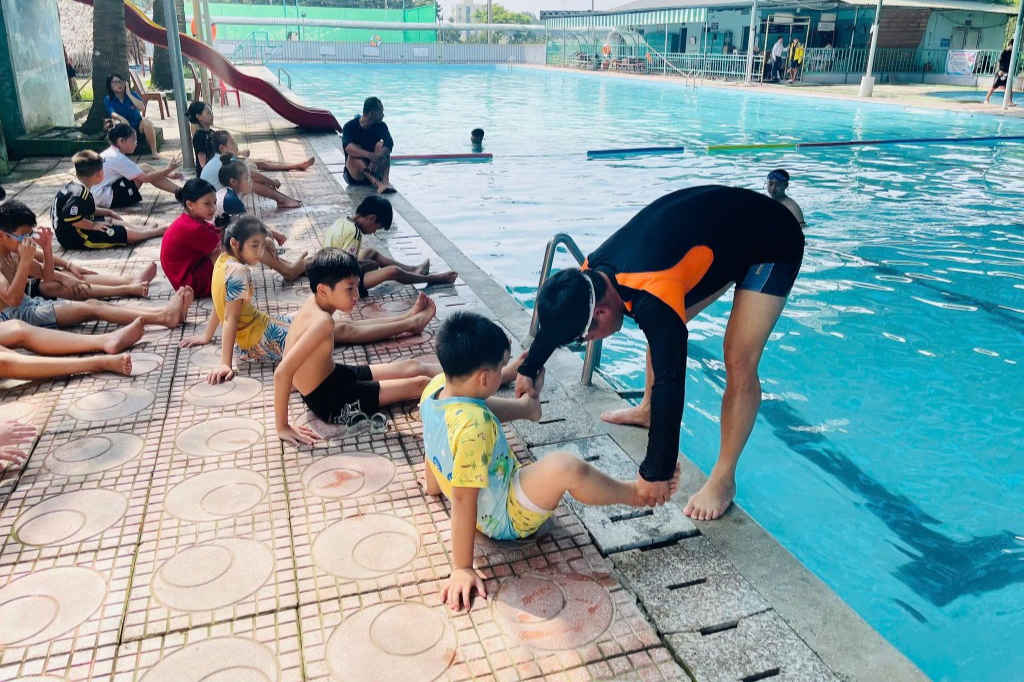 Lớp học bơi và ước mơ mùa hè không nước mắt