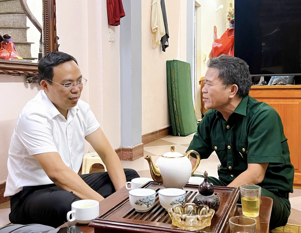Lãnh đạo phường Thanh Liệt thăm, tặng quà người có công với cách mạng