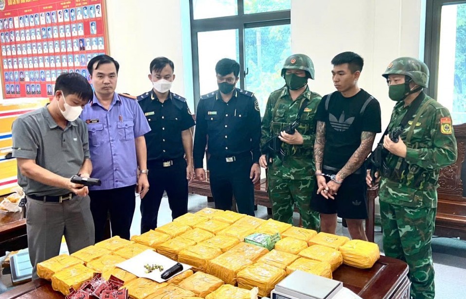 Bắt đối tượng vận chuyển hơn 45kg ma túy