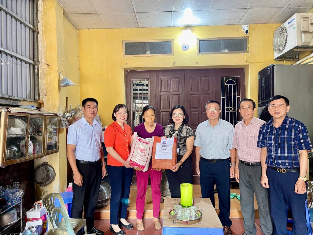 Dâng hương kỷ niệm 78 năm ngày Thương binh - Liệt sỹ