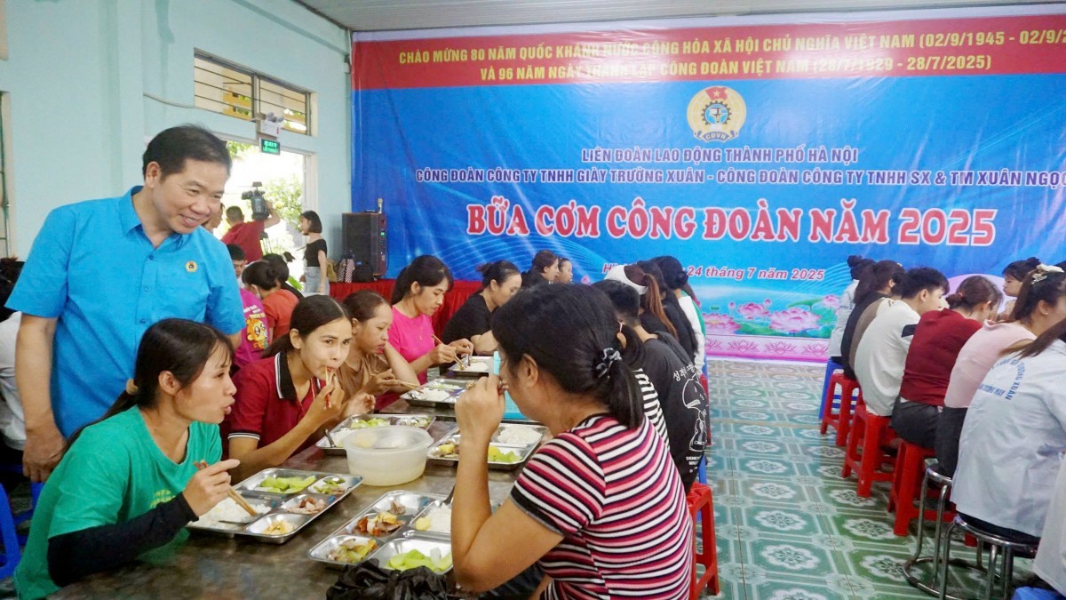 “Bữa cơm Công đoàn” kết nối gần 700 công nhân lao động