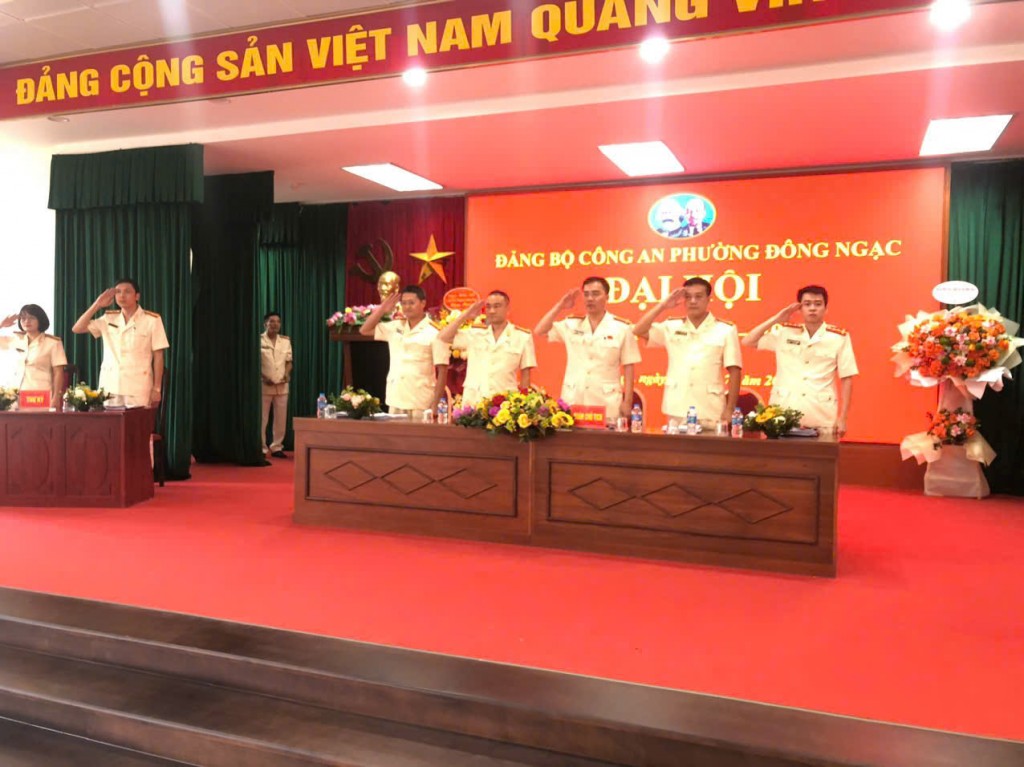 Đại hội tiến hành bầu Đoàn chủ tịch gồm 5 đồng chí, Đoàn thư ký gồm 2 đồng chí