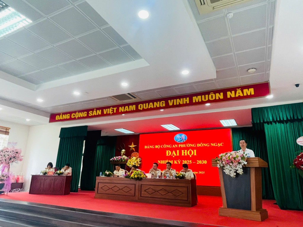 Đồng chí Nguyễn Văn Hách: Phó Bí thư Đảng ủy – Chủ tịch UBND phường Đông Ngạc phát biểu chỉ đạo Đại hội Đảng bộ Công an phường
