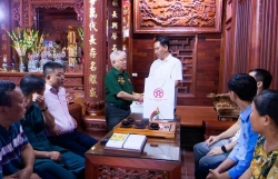 Bí thư Đảng ủy xã Thượng Phúc thăm hỏi, động viên người có công