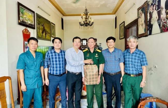 Xã Yên Lãng tri ân các gia đình người có công tiêu biểu