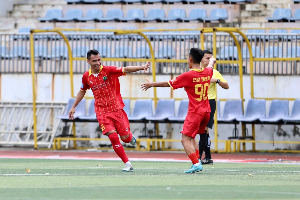 36 Hoàng Nông Thảo Vy lách qua khe cửa hẹp vào tứ kết Bia Saigon Dragon Cup 2025