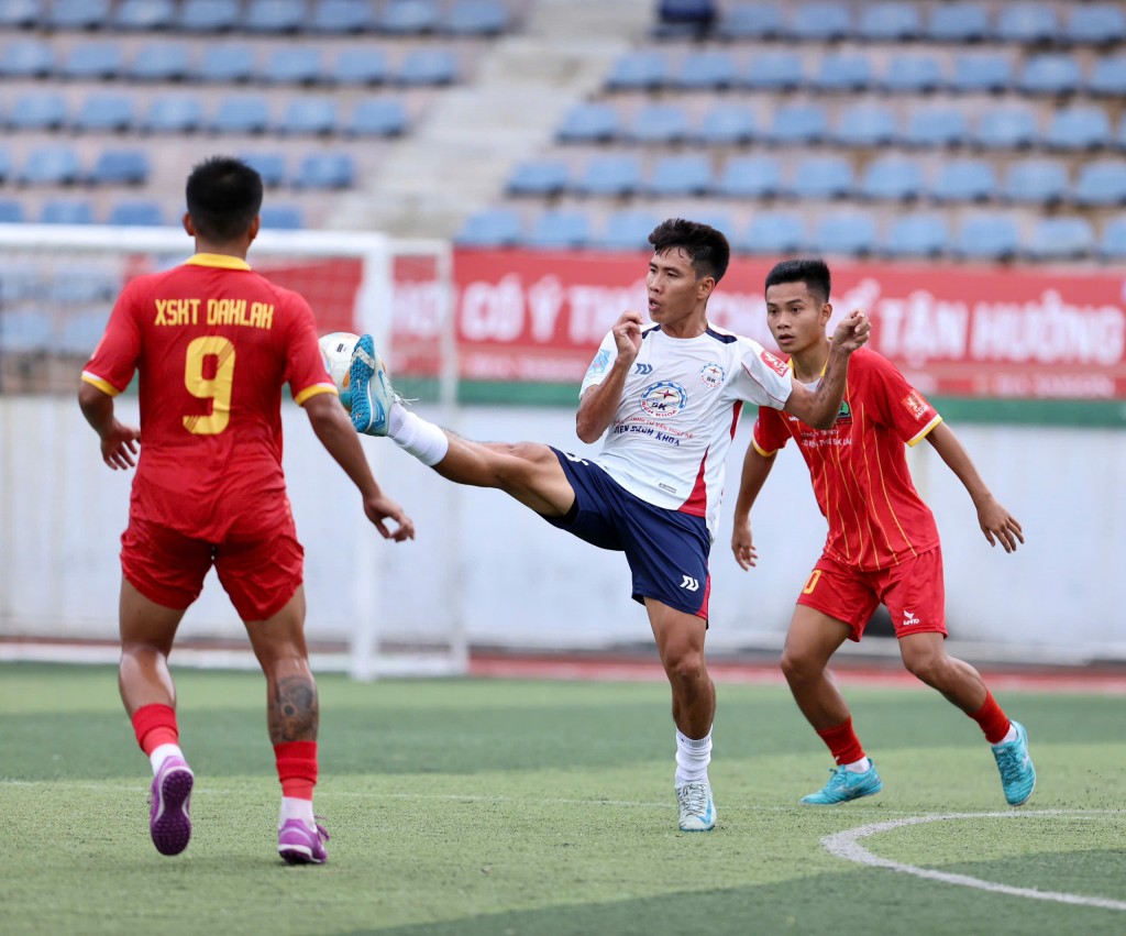 36 Hoàng Nông Thảo Vy lách qua khe cửa hẹp vào tứ kết Bia Saigon Dragon Cup 2025
