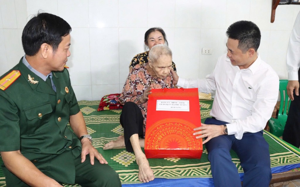 Mẹ Việt Nam Anh hùng Nguyễn Thị Hoàn