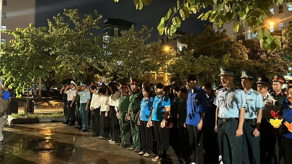 Thắp nến tri ân tại 4 đài tưởng niệm Anh hùng liệt sĩ