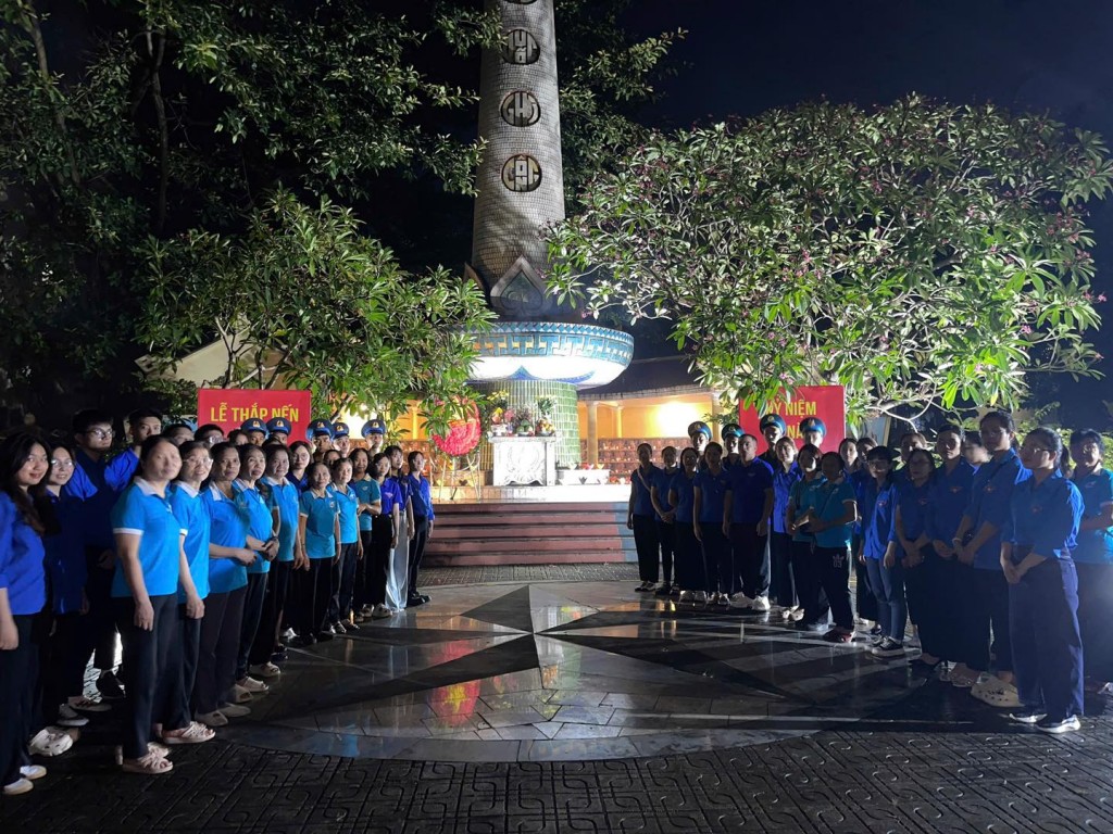 Thắp nến tri ân tại 4 đài tưởng niệm Anh hùng liệt sĩ