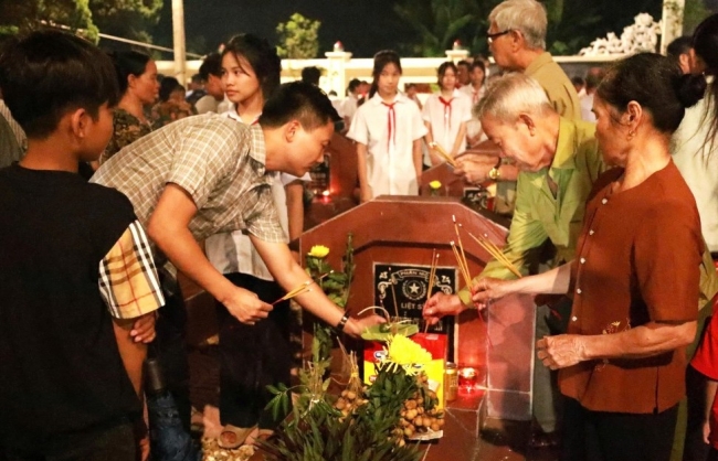 Xúc động hình ảnh tri ân tại xã đảo Minh Châu