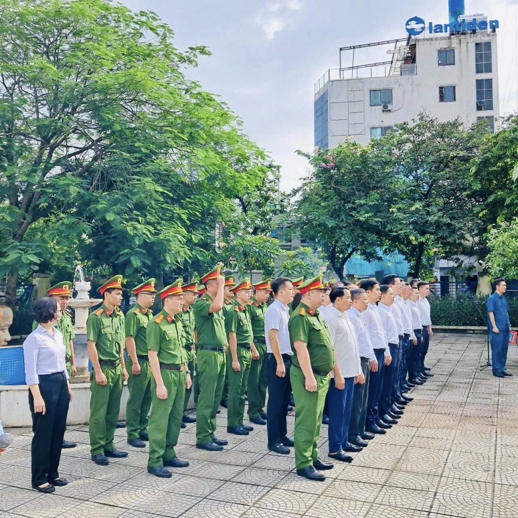 Phường Phúc Lợi dâng hương kỷ niệm 78 năm Ngày Thương binh - Liệt sĩ
