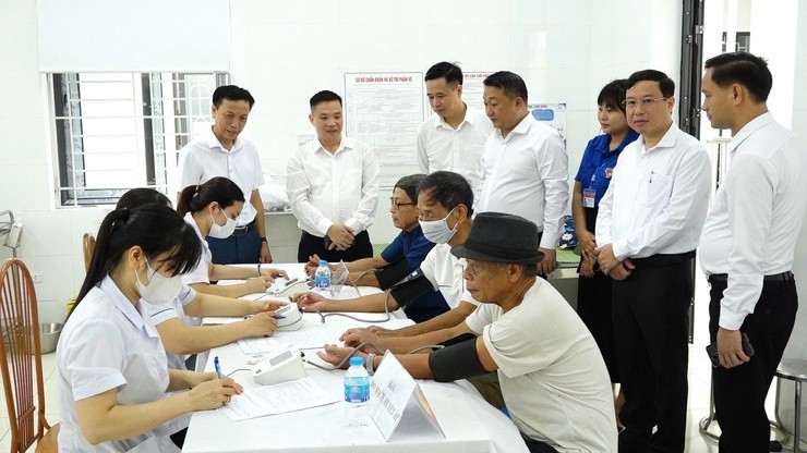 Xã Bình Minh tổ chức khám, tư vấn sức khỏe, cấp thuốc miễn phí cho người có công với cách mạng