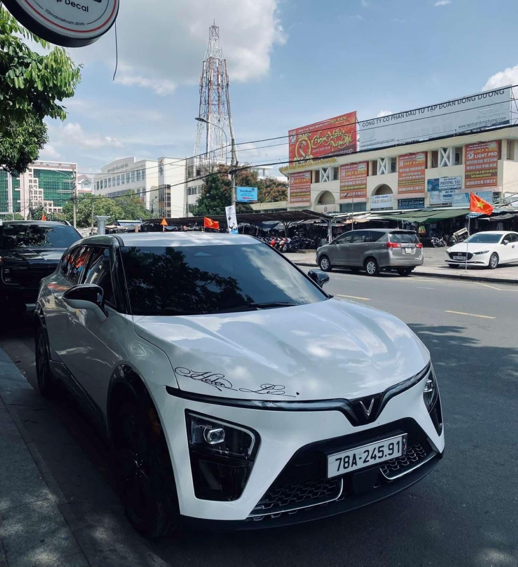 Thiết kế thể thao, vận hành bốc và nhiều tính năng tiện lợi cho người dùng là những điểm khiến anh Trường hài lòng sau một thời gian sử dụng VF 7.