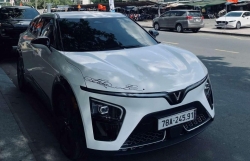 Chủ xe VinFast VF 7: “Ai trải nghiệm rồi cũng thích”