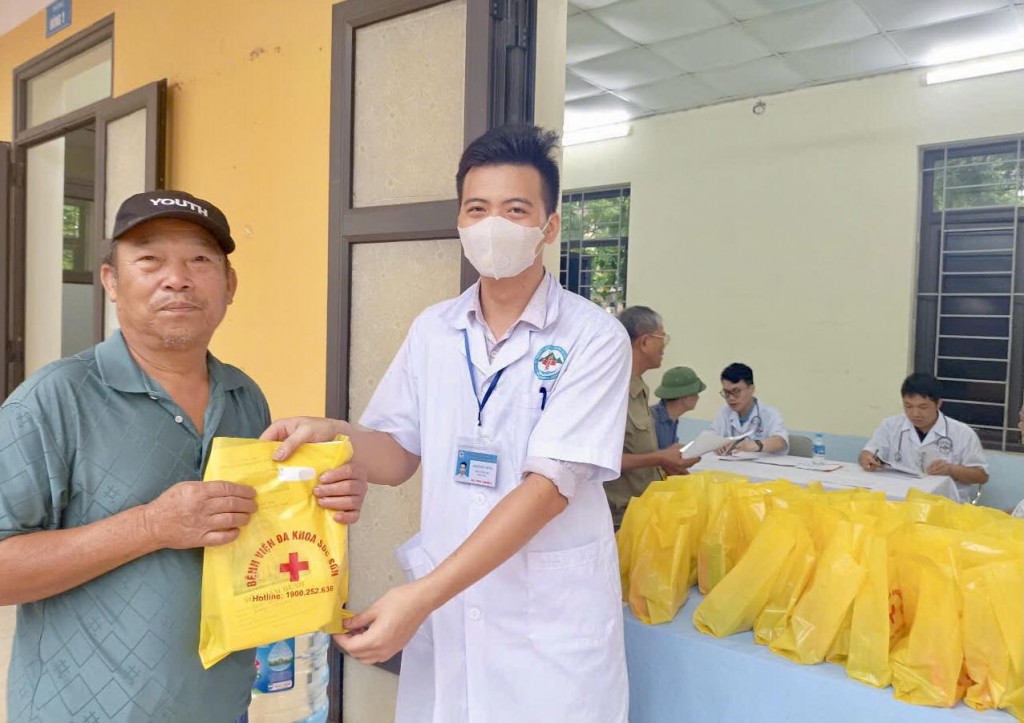 Xã Đa Phúc tổ chức khám sức khỏe cho 162 người có công với cách mạng