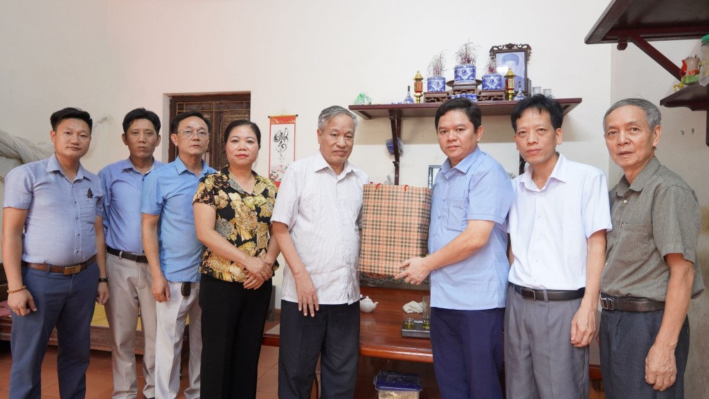 đ/c Nguyễn Mạnh Quân – Phó Bí thư thường trực Đảng uỷ xã l