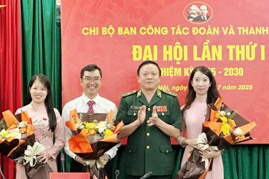 Thi đua lao động giỏi, dân vận khéo, đạt “Chi bộ bốn tốt”