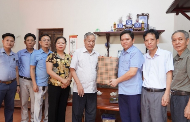 Xã Tây Phương: Thăm hỏi, tri ân người có công, thân nhân liệt sĩ nhân dịp 27/7