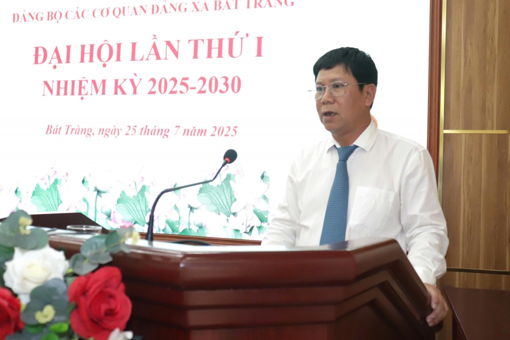 Mỗi cán bộ, đảng viên phải luôn nêu cao tính gương mẫu, sáng tạo trong công việc