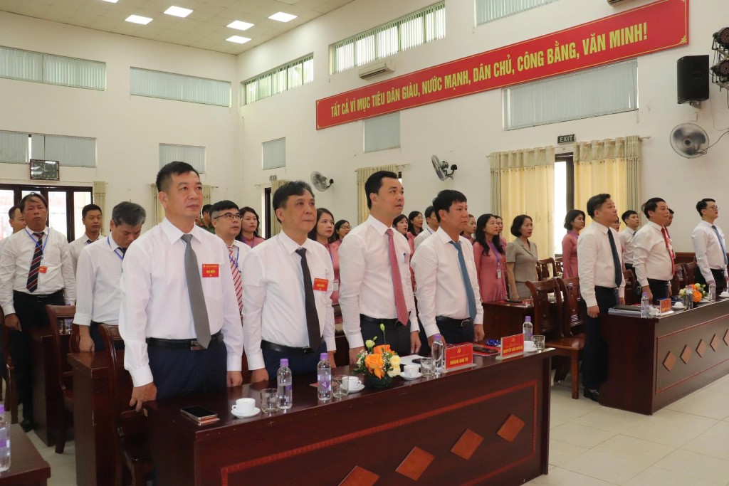 Mỗi cán bộ, đảng viên phải luôn nêu cao tính gương mẫu, sáng tạo trong công việc