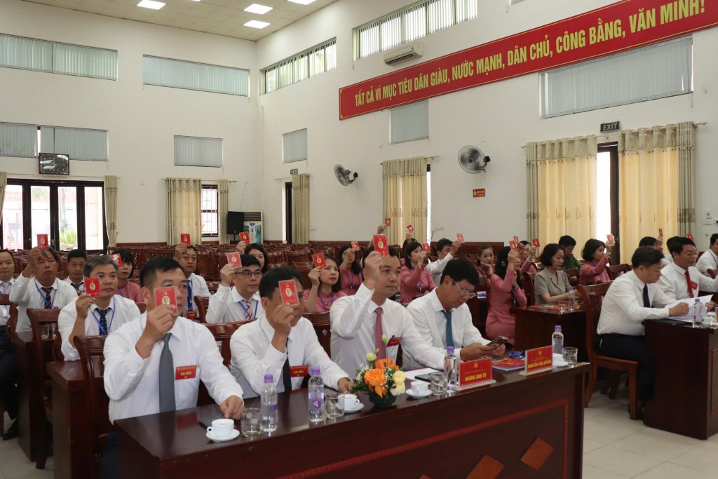 Mỗi cán bộ, đảng viên phải luôn nêu cao tính gương mẫu, sáng tạo trong công việc