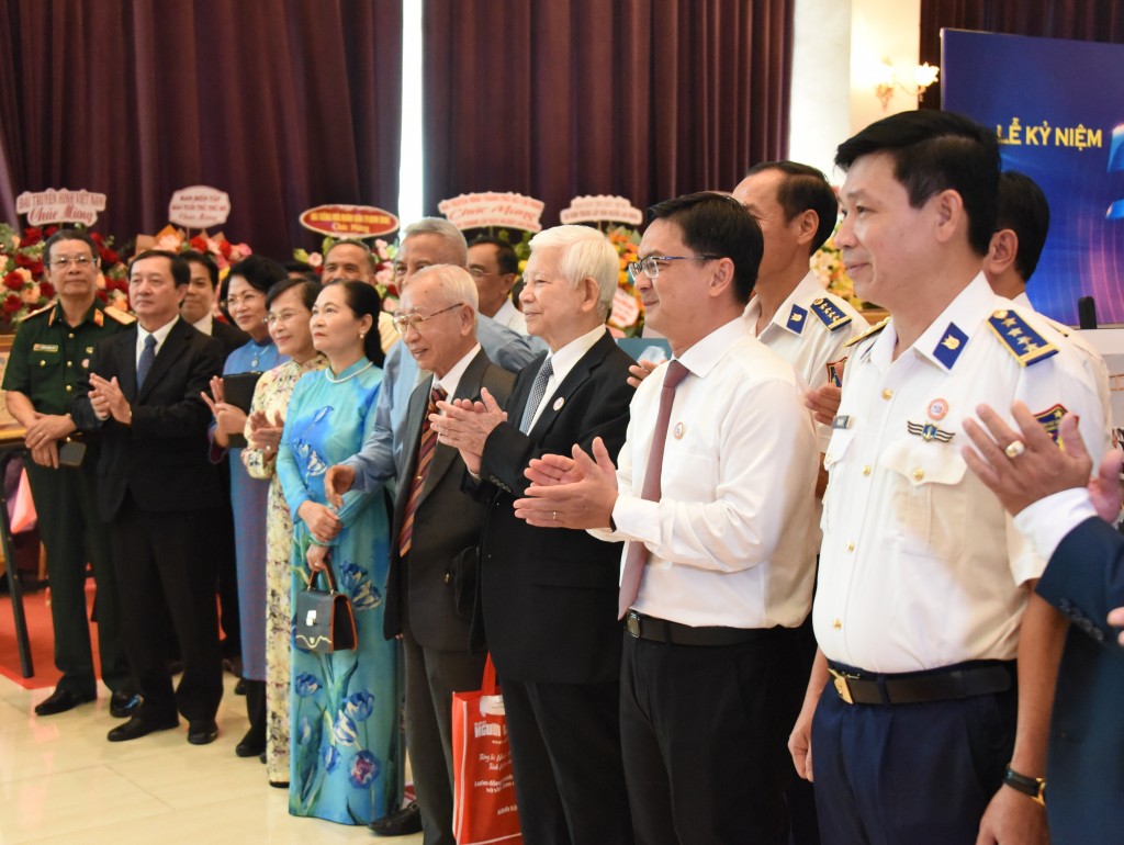 Nhiều lãnh đạo Trung ương và TP Hồ Chí Minh tham dự lễ khai mạc triển lãm