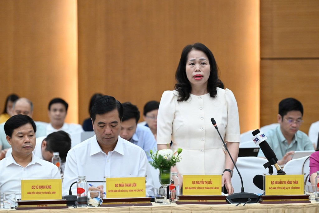 Phó Giám đốc Sở Nội vụ Hà Nội Nguyễn Thị Liễu tham luận tại hội nghị.