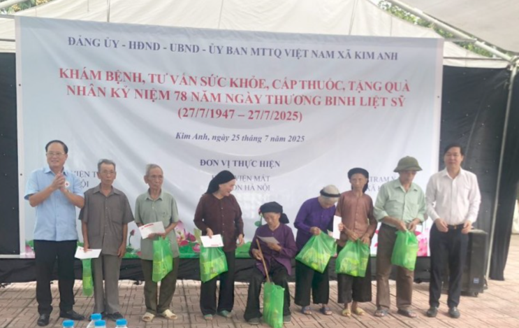 Chăm sóc sức khỏe cho các gia đình chính sách, người có công
