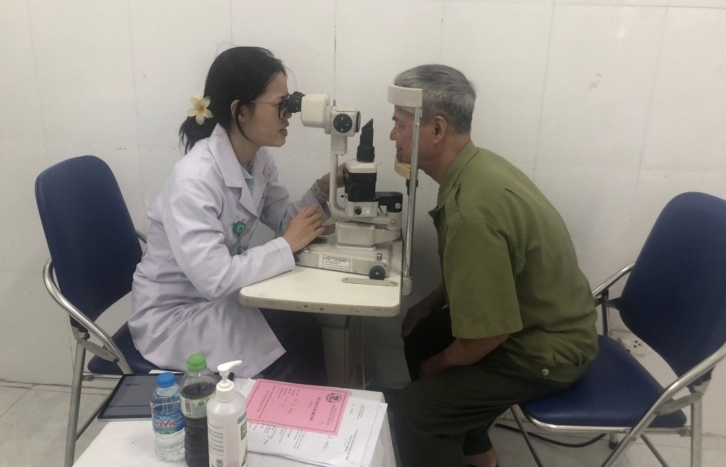 Chăm sóc sức khỏe cho các gia đình chính sách, người có công