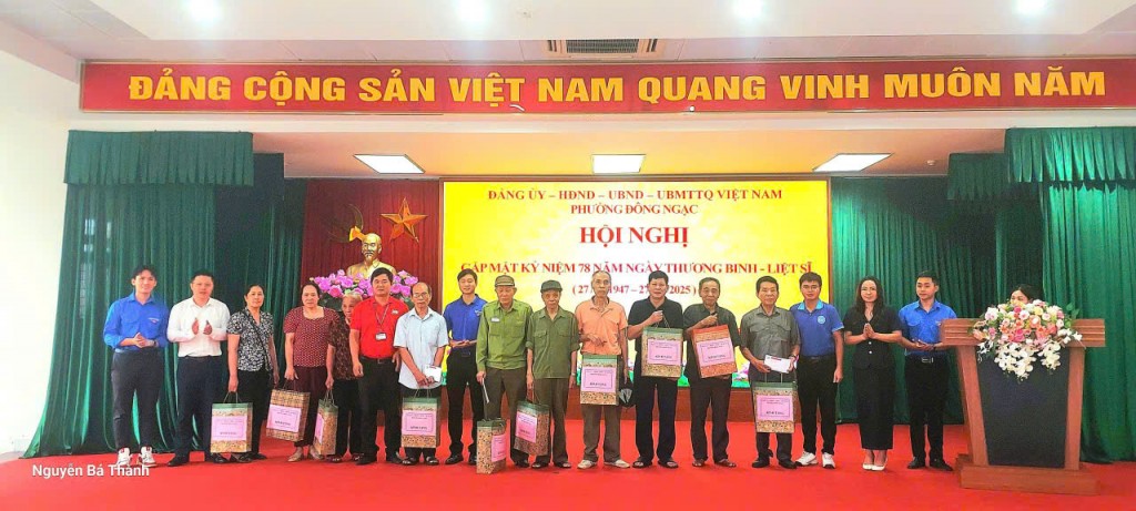Tặng quà