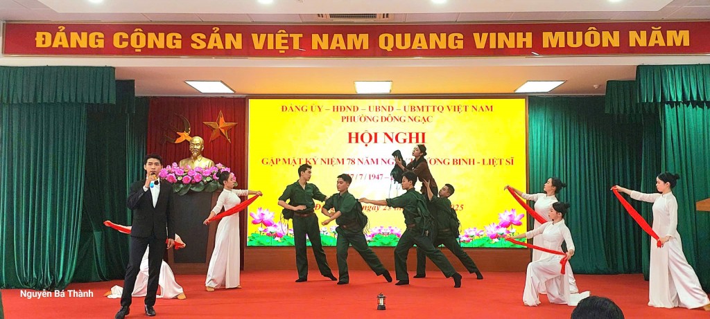 Tiết mục văn nghệ biểu diễn tại chương trình