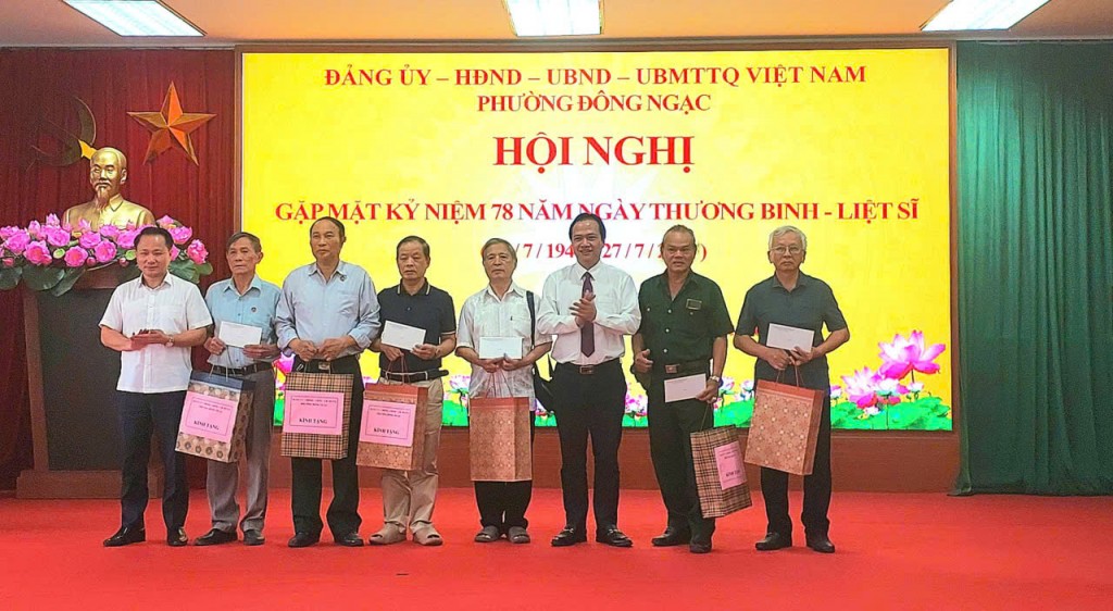 Phường Đông Ngạc gặp mặt, tri ân thương bệnh binh, gia đình có công dịp 27/7