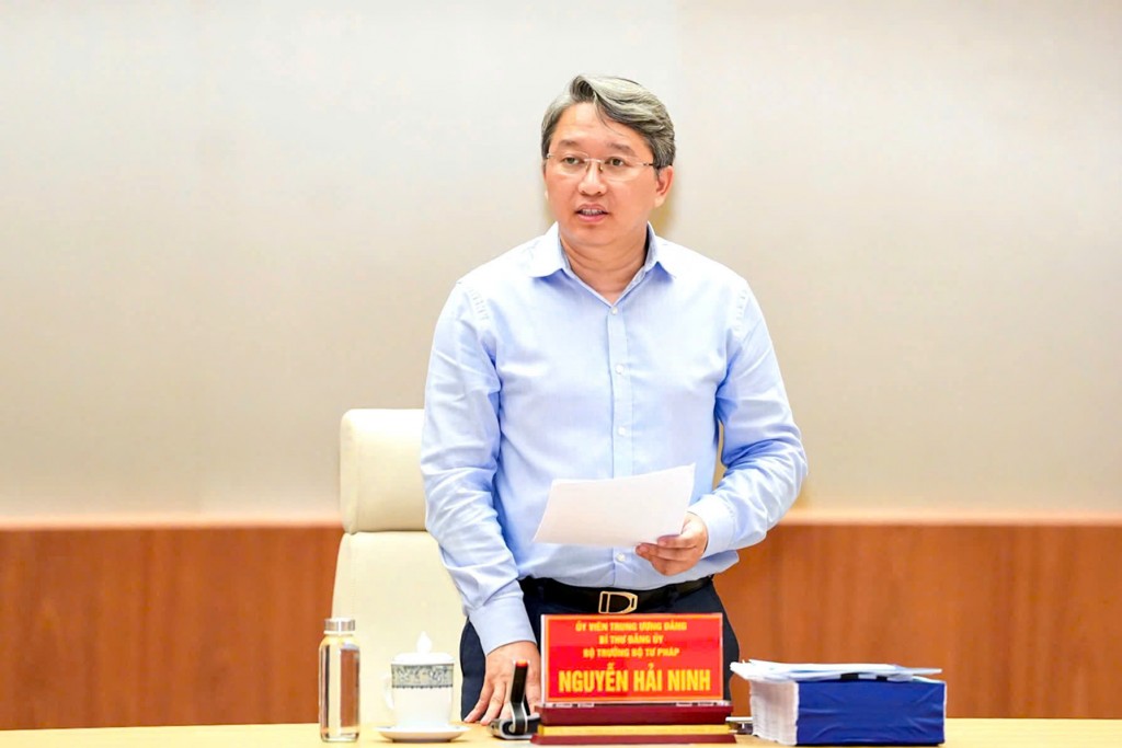 Đồng chí Nguyễn Hải Ninh, Ủy viên Trung ương Đảng, Bộ trưởng Bộ Tư pháp phát biểu khai mạc Hội thảo