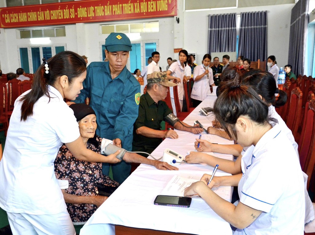 Khám bệnh, tư vấn sức khỏe cho 91 đối tượng chính sách