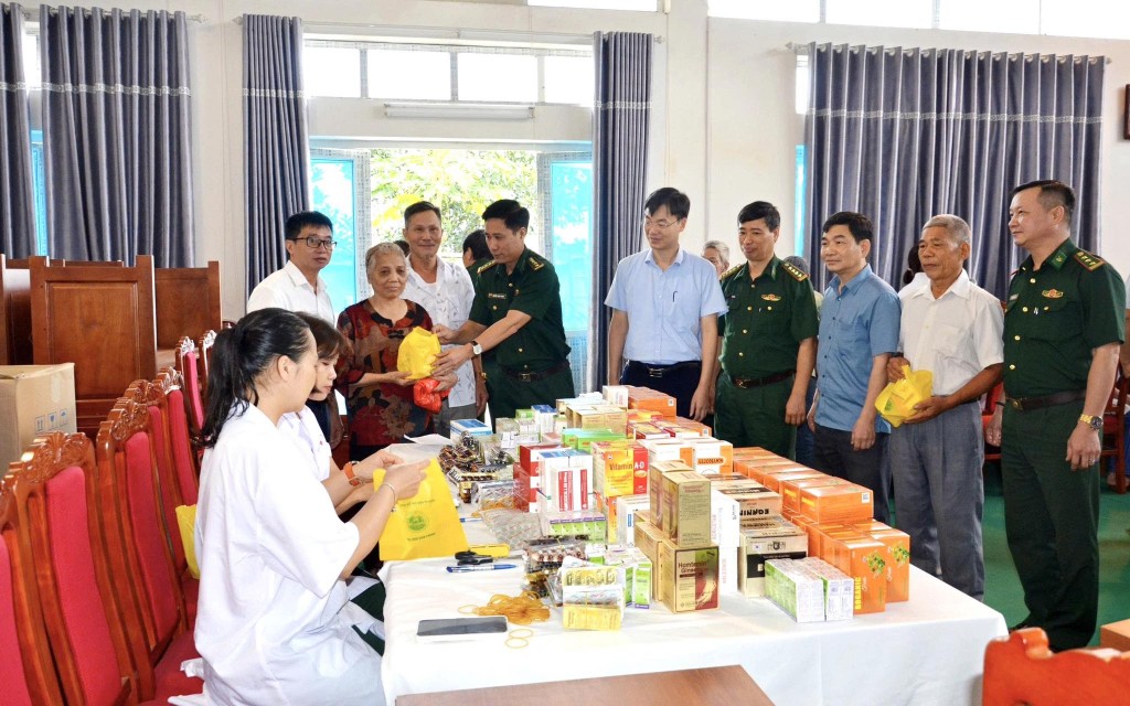 Khám bệnh, tư vấn sức khỏe cho 91 đối tượng chính sách